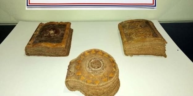 Bolu'da tarihi 3 Tevrat ele geçirildi