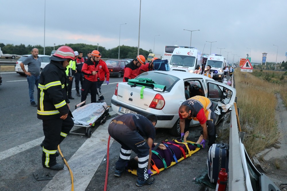 Bolu’da, TEM’de feci kaza: 2’si çocuk 13 yaralı 