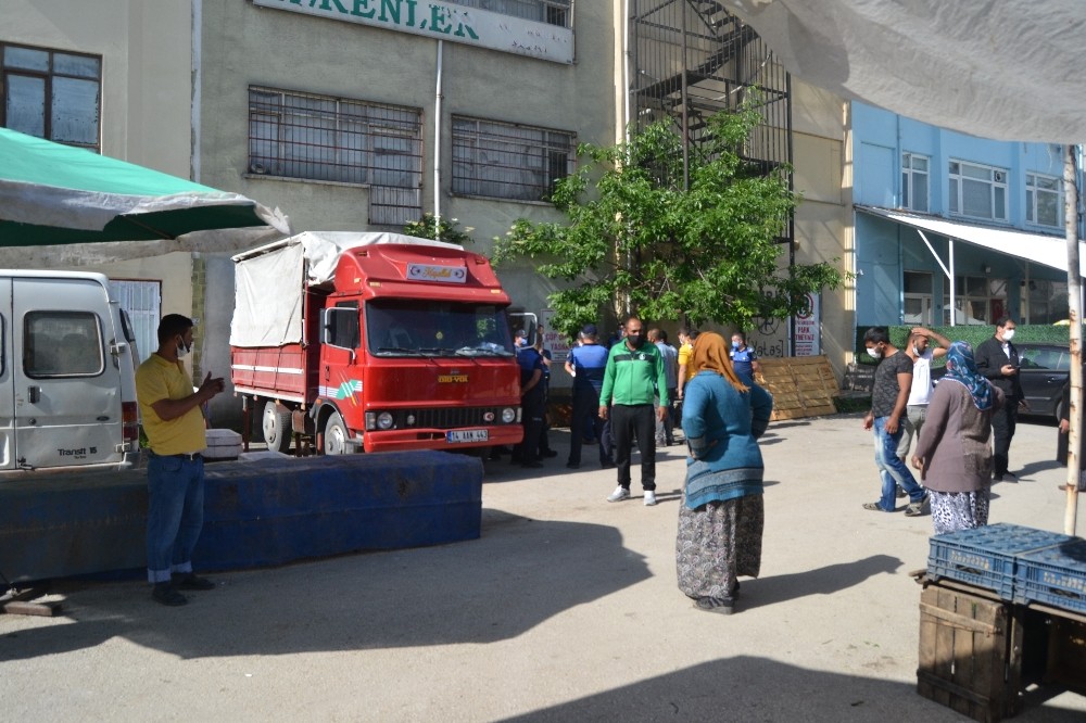 Bolu’da tezgah açtırılmayan pazarcılar tepki gösterdi 