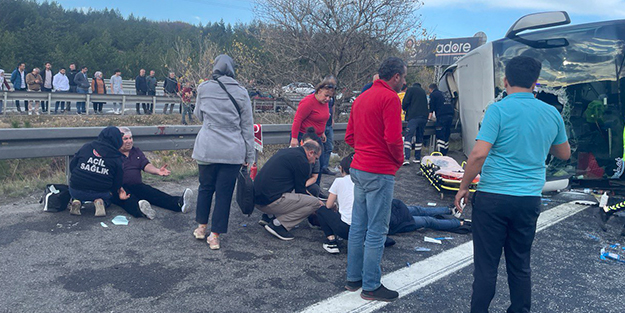 Bolu'da yolcu otobüsü devrildi! Ölü ve yaralılar var