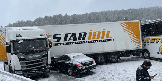Bolu'da zincirleme kaza! İstanbul yönü trafiğe kapandı...