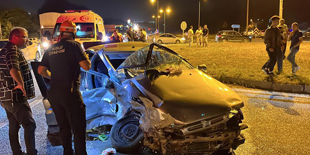 Bolu'daki dönel kavşakta yaşanan feci kaza kamerada!