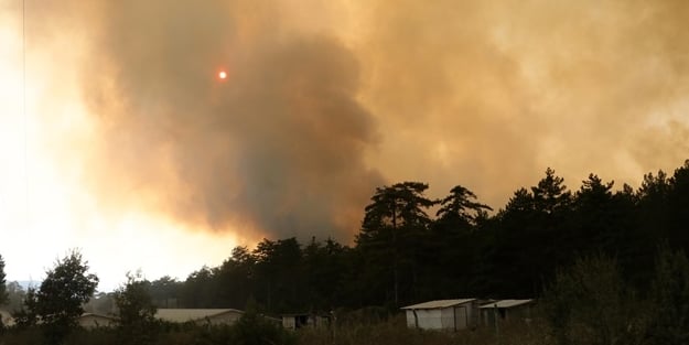 Bolu'daki yangın durdurulamıyor! Bir mahalle boşaltıldı