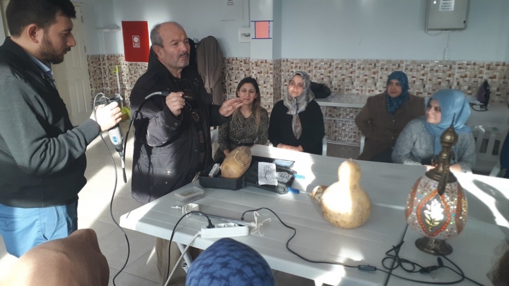 Bolvadin’de ustalar kursiyerlerle buluşuyor 
