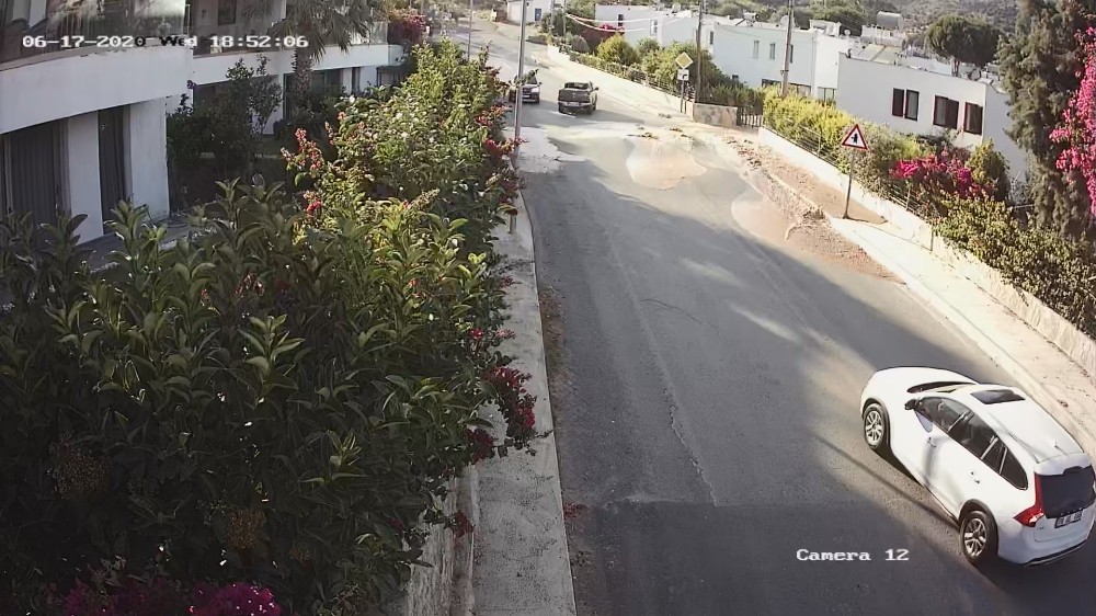 Bomba gibi patladı, sürücüler kaçacak yer aradı 