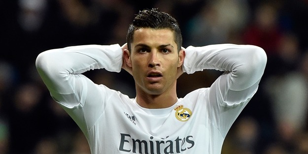 Bomba iddia! Ronaldo yeni takımı ile imzaladı...