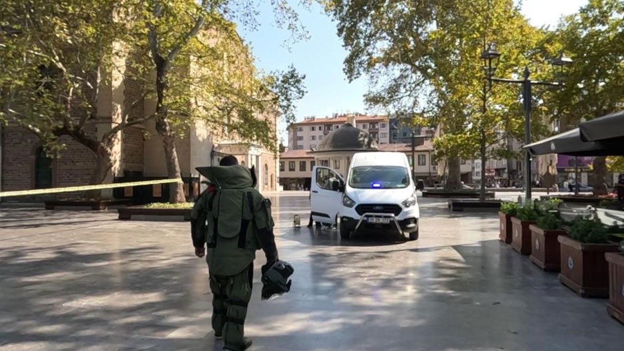 Bomba imha ekipleri müdahale etti! Tarihi camide panik anları