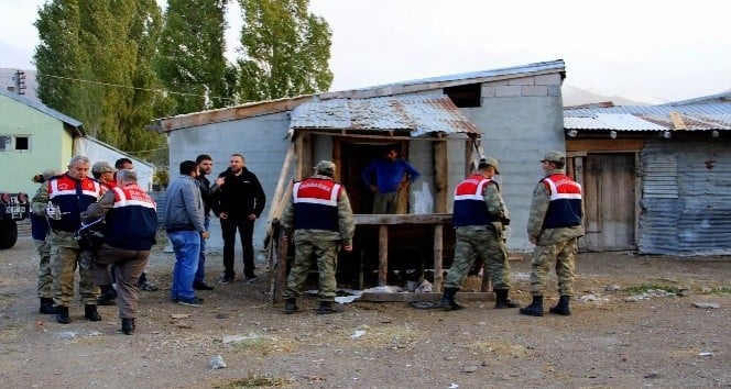 Bomba şüphesiyle kovalanan aracın bagajından bakın ne çıktı