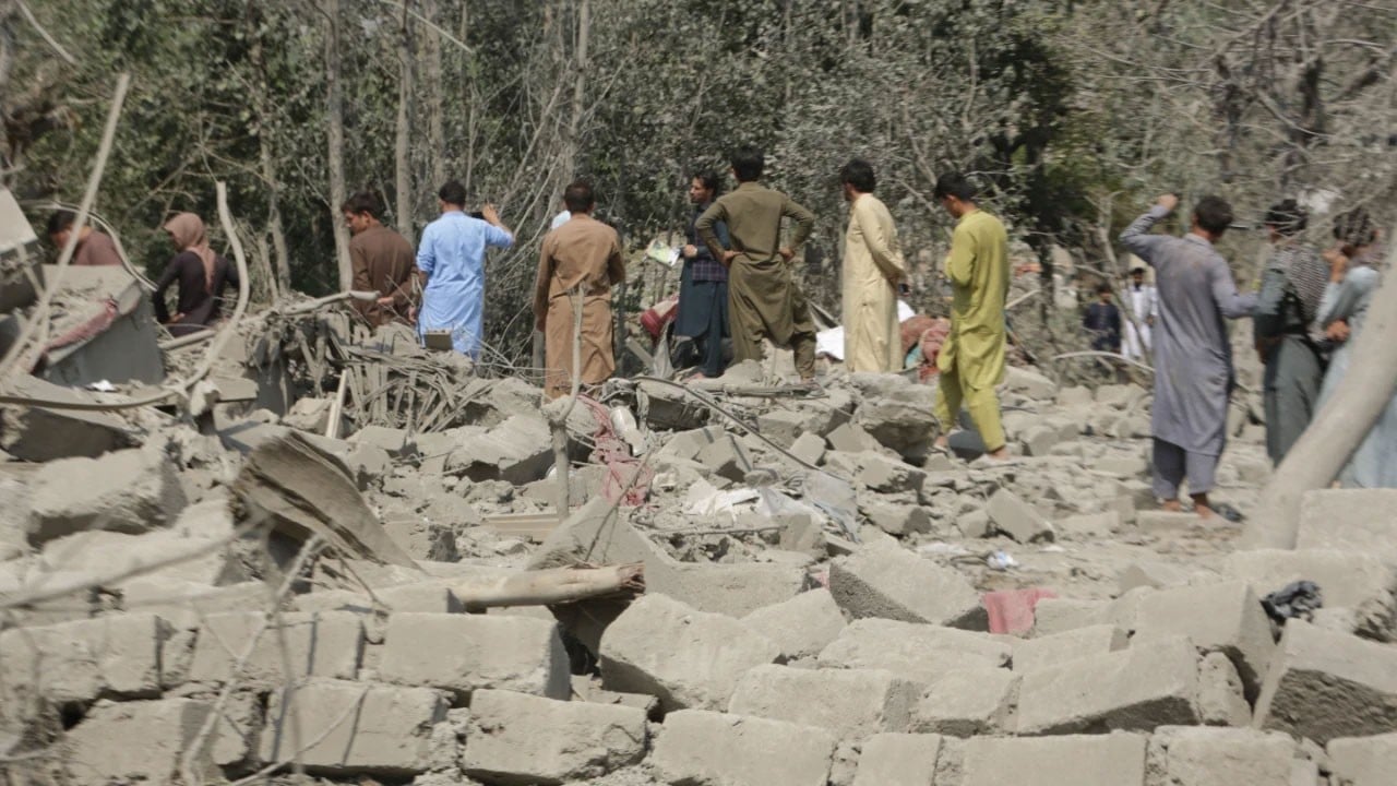 Bomba yüklü aracı patlattılar! Pakistan’da hain saldırı 11 can kaybı, 30 yaralı