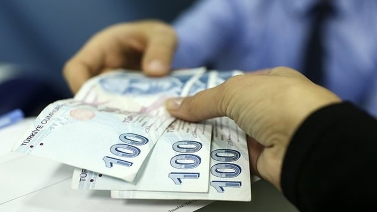 Bombalar ardı ardına patlıyor! Emekliye 6 bin TL bayram ikramiyesi müjdesi