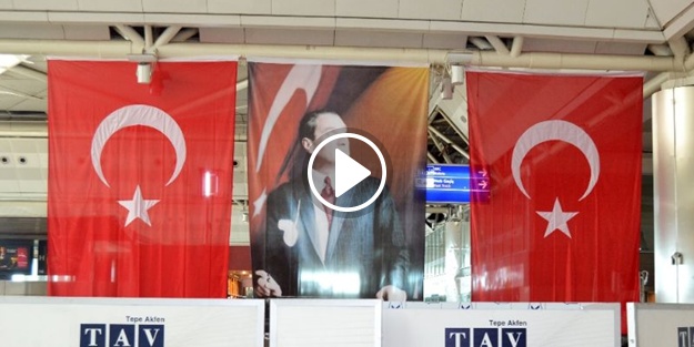 Bombanın patladığı noktaya Türk bayrakları asıldı