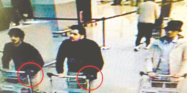 Bombayı bırakıp uçağa bindi!