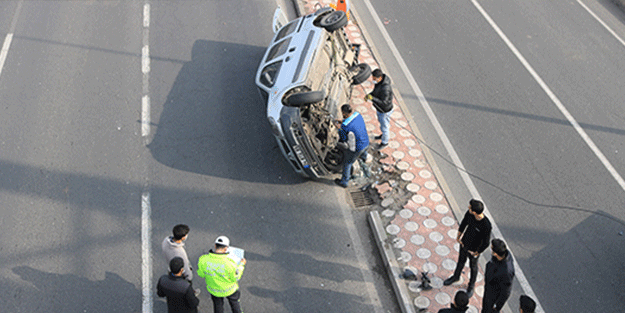 Bomboş yolda trafik kazası: 2 yaralı