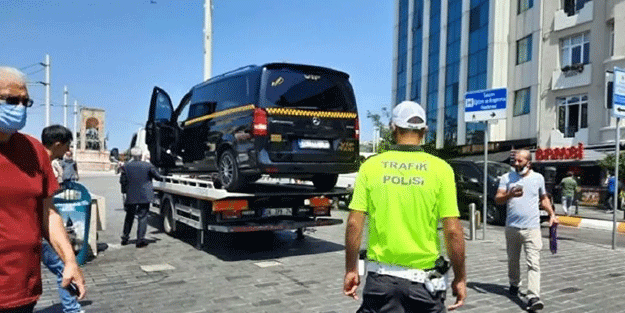 Taksicisi, turistlere yaptığı ayıptan bin pişman oldu