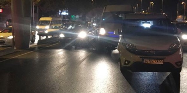 Bonzai içen servis şoförü üç arabaya çarptı