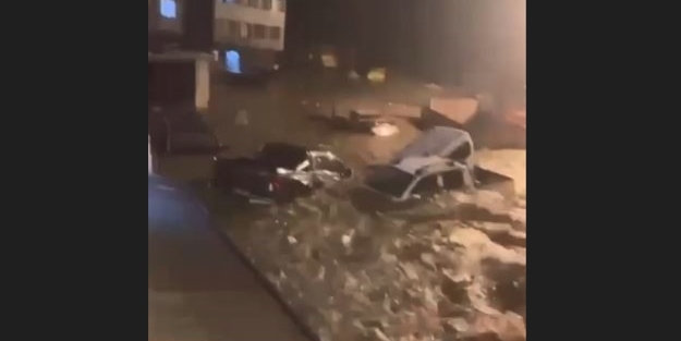 Borçka’da selin gelişi kameraya böyle yansıdı