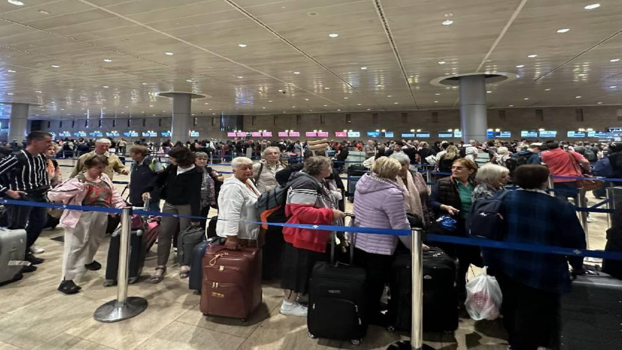 Borcu olan yandı: Milyonlarca kişi ülke dışına çıkamıyor