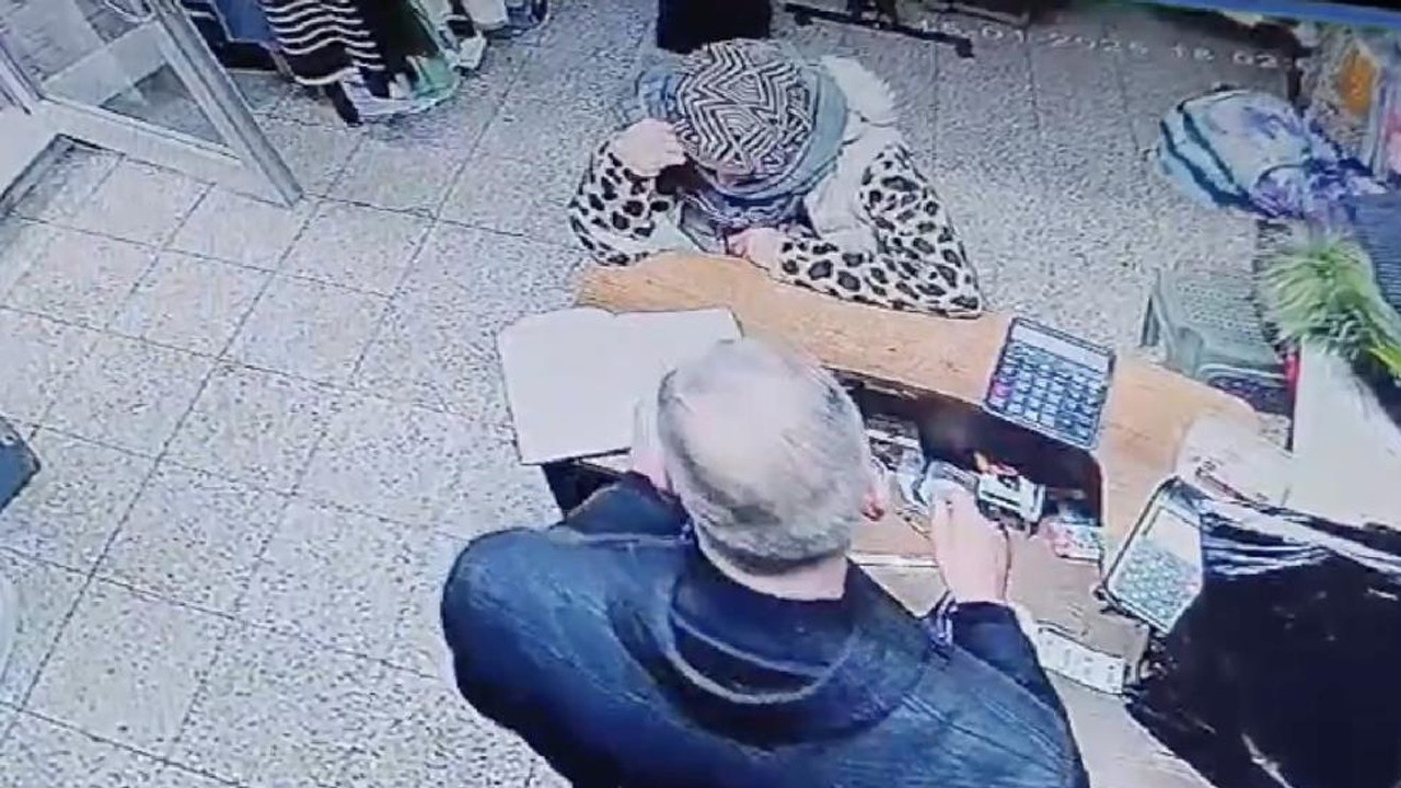 Borcuna sadık hırsız! Yerde bulduğu kredi kartıyla bakın ne yaptı