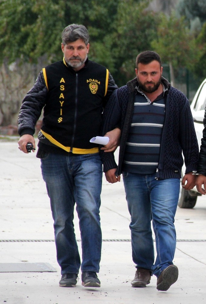 Borcunu ödemek için kepçe çalmış 