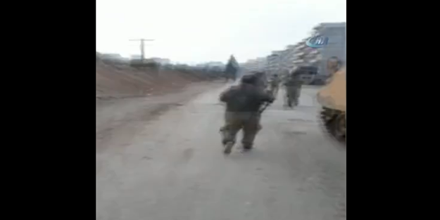 Bordo bereliler Afrin merkezine böyle girdi!