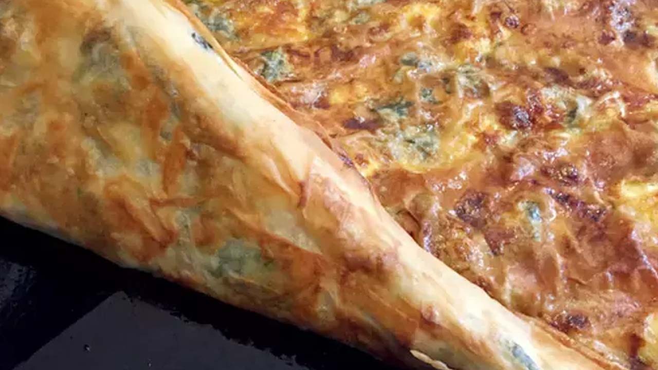 Börekçiler çıtır çıtır börek yapmanın sırrını verdi!