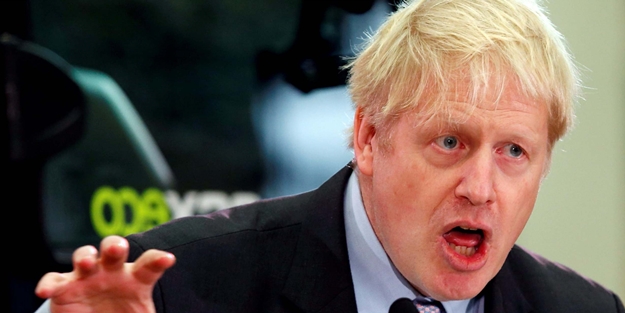 Boris Johnson geldi! İstifalar başladı