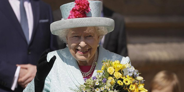 Boris Johnson Kraliçe 2. Elizabeth’e meydan okumaya hazır