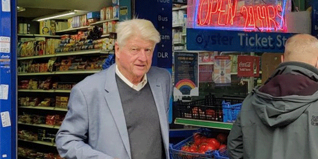 Boris Johnson'ın babasına maske cezası