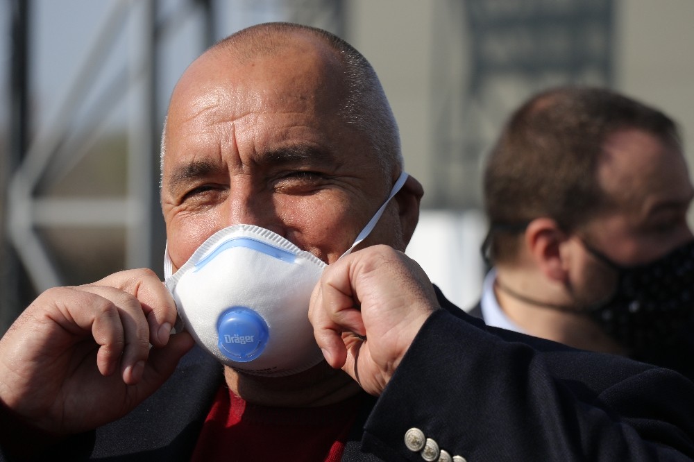 Borisov’dan maske şakası: “Kafam çok büyük, maske uymuyor” 