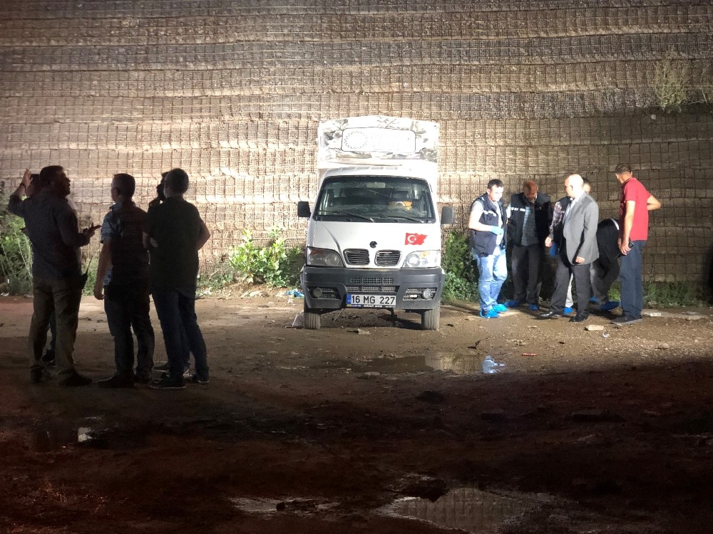 Boş arazide ilişki cinayeti 