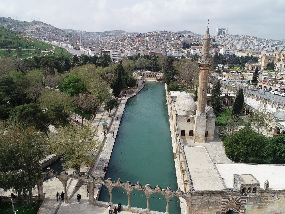 Boş kalan Balıklıgöl havadan görüntülendi 