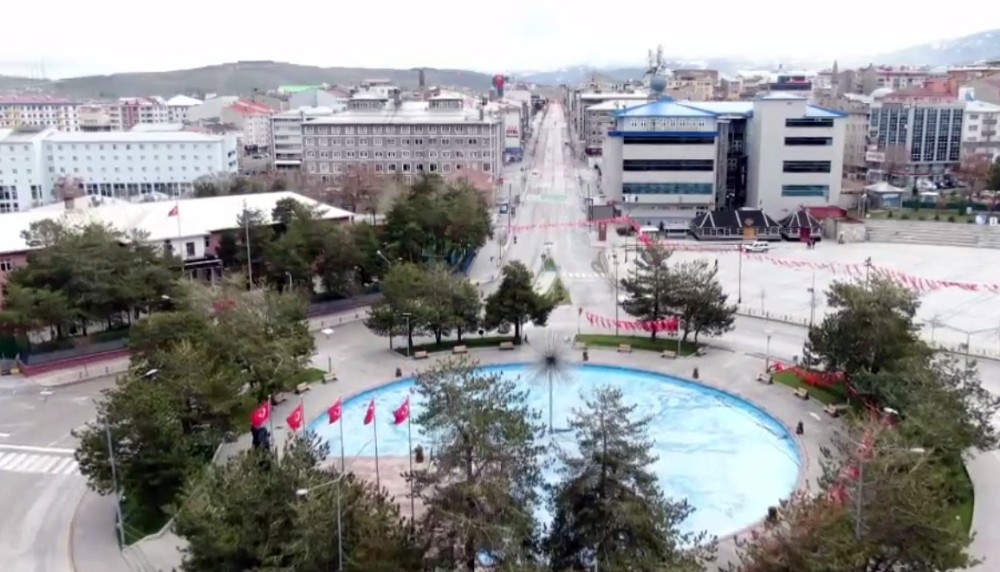 Boş kalan sokaklar havadan görüntülendi 