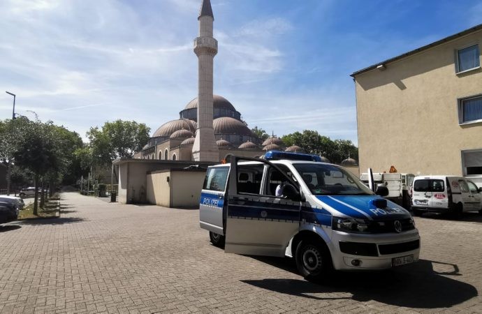 Boşaltıldı arama yapıldı Almanya’da 3 camide bomba paniği