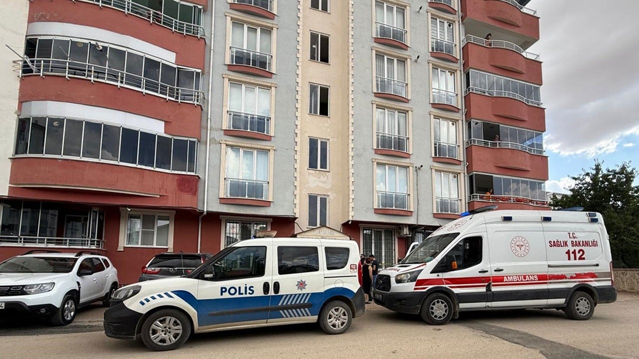 Boşanıp yeniden evlendiği ve ardından tekrar boşandığı eşini öldürüp intihar etti