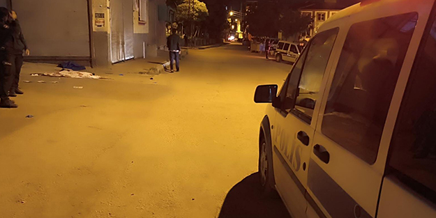 Boşanma aşamasındaki karısını sokak ortasında öldürdü