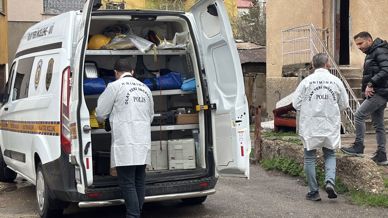 Boşanmak istediği için 4 yerinden bıçaklayıp eve kilitlediği karısını polis kurtardı