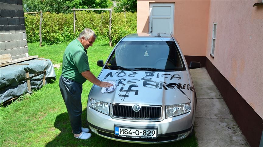 Bosna Hersek'te ev ve araçlara saldırı
