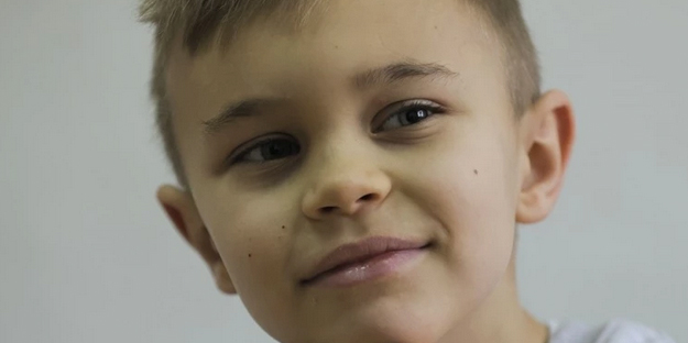 Bosna Hersek'te tek başına okula giden 7 yaşındaki çocuk...