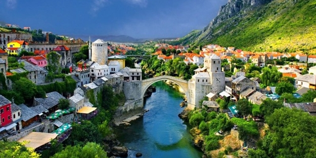 Bosna Savaşı'nda yıkılan camiler küllerinden doğuyor