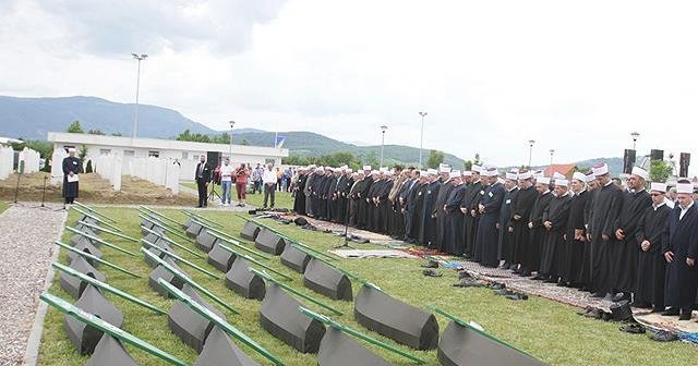 Bosna'daki savaşın 27 kurbanı toprağa verildi