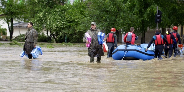 Bosna'daki selin faturası büyüyor: 16 ölü