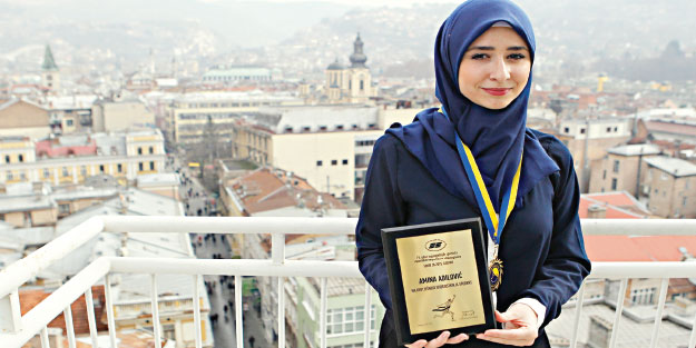 Bosnalı Amina ödülleri topladı