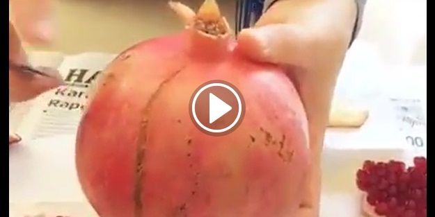 Boşuna uğraşmayın! İşte en pratik nar soyma yöntemi...