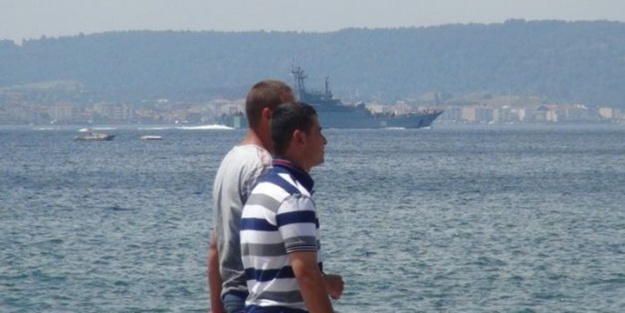 Botla denize açılan 3 kişi kayboldu