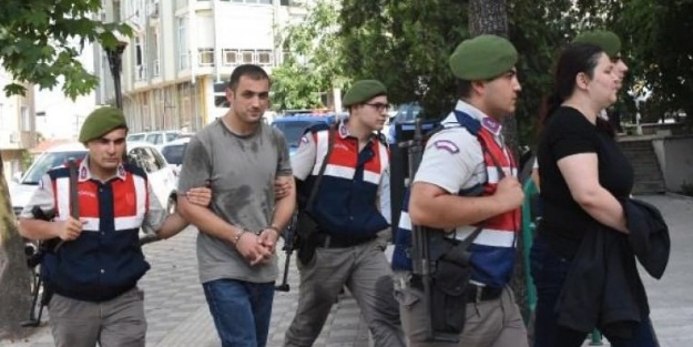Botla Yunanistan'a kaçarken enselendiler!
