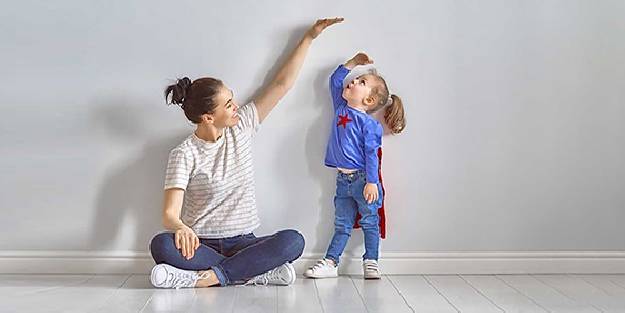 Boy uzatan yiyecekler