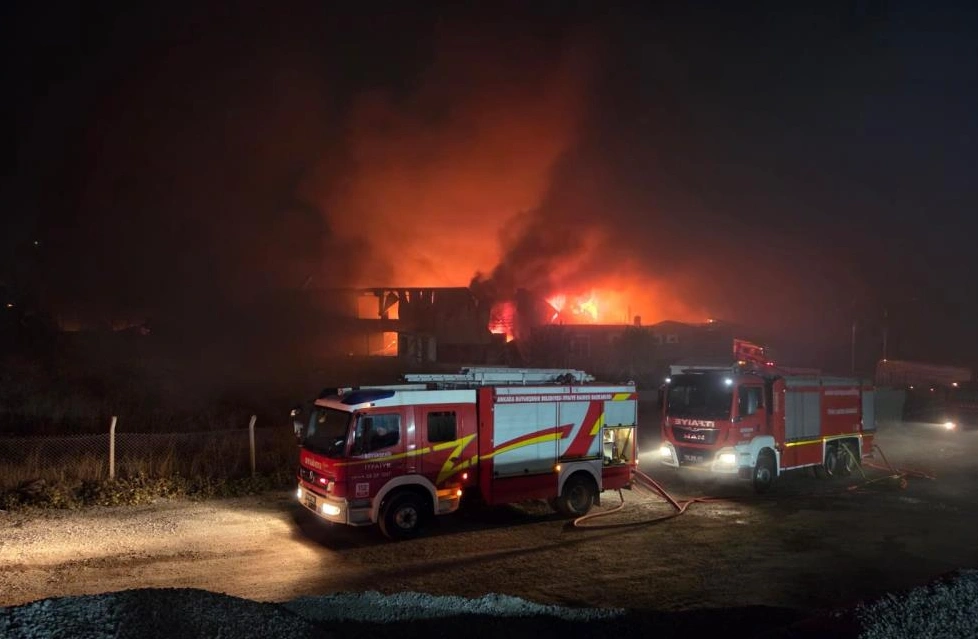 Boya Fabrikası cayır cayır yandı