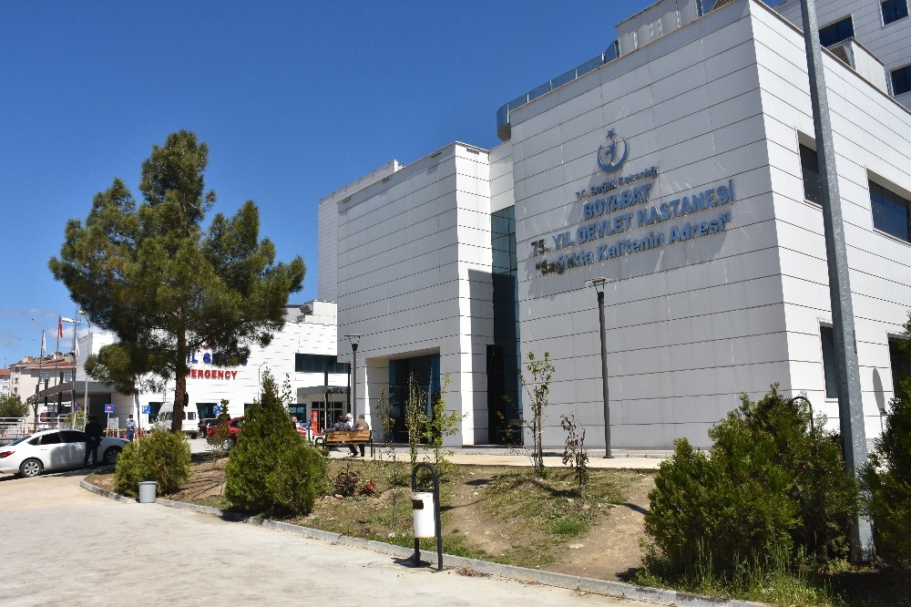 Boyabat’ta taburcu olan hastalar alkışlarla evlerine gönderildi 