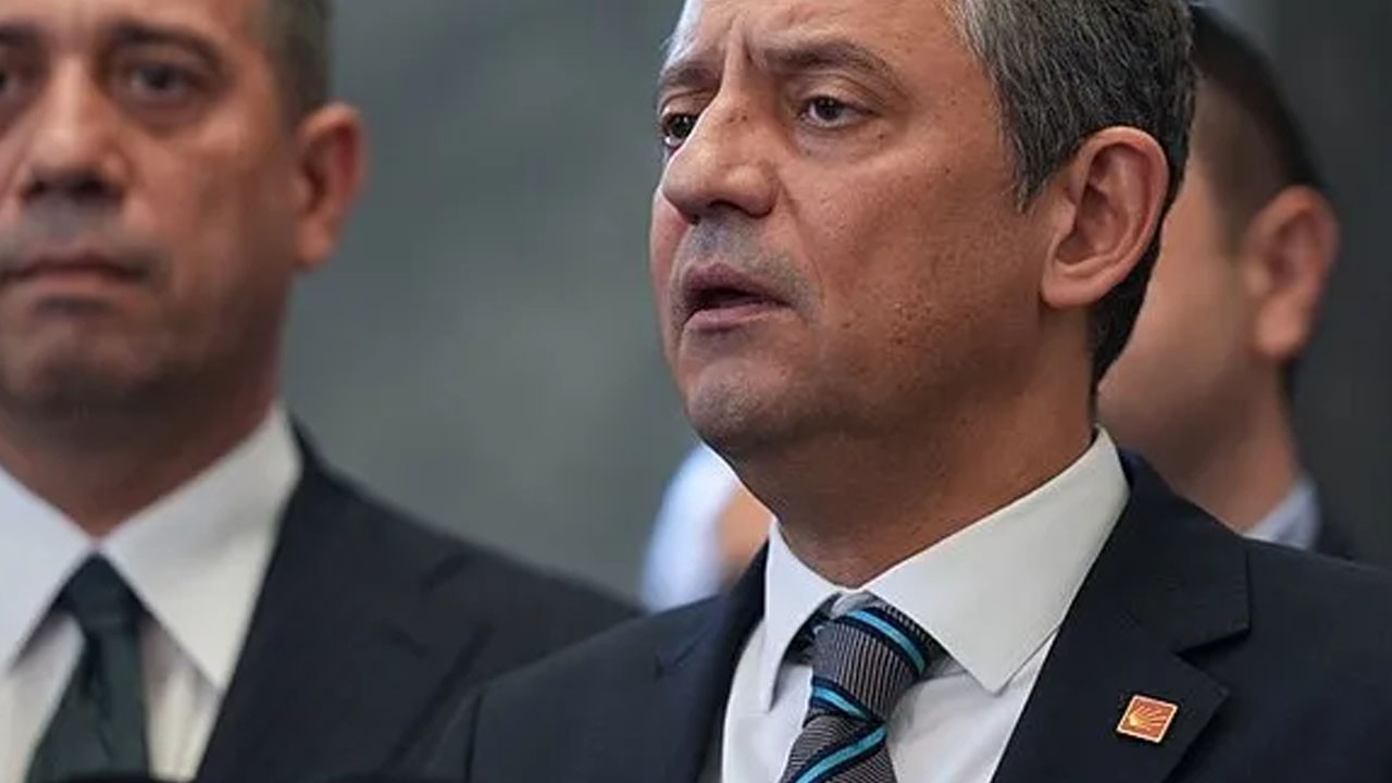  O isim Özgür Özel'e sormak istiyorum diyerek canlı yayında ateş püskürdü!