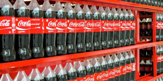 Boykot nedeniyle satışları düşen Coca Cola'dan Türkiye hamlesi! Para dağıtmaya başladılar